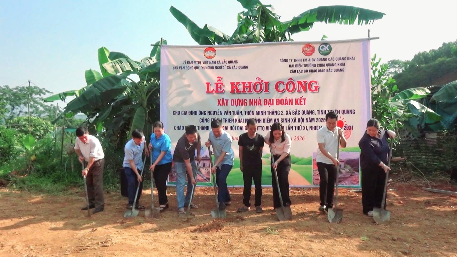 XÃ BẮC QUANG: KHỞI CÔNG XÂY DỰNG NHÀ ĐẠI ĐOÀN KẾT CHO HỘ NGHÈO CÓ HOÀN CẢNH ĐẶC BIỆT KHÓ KHĂN