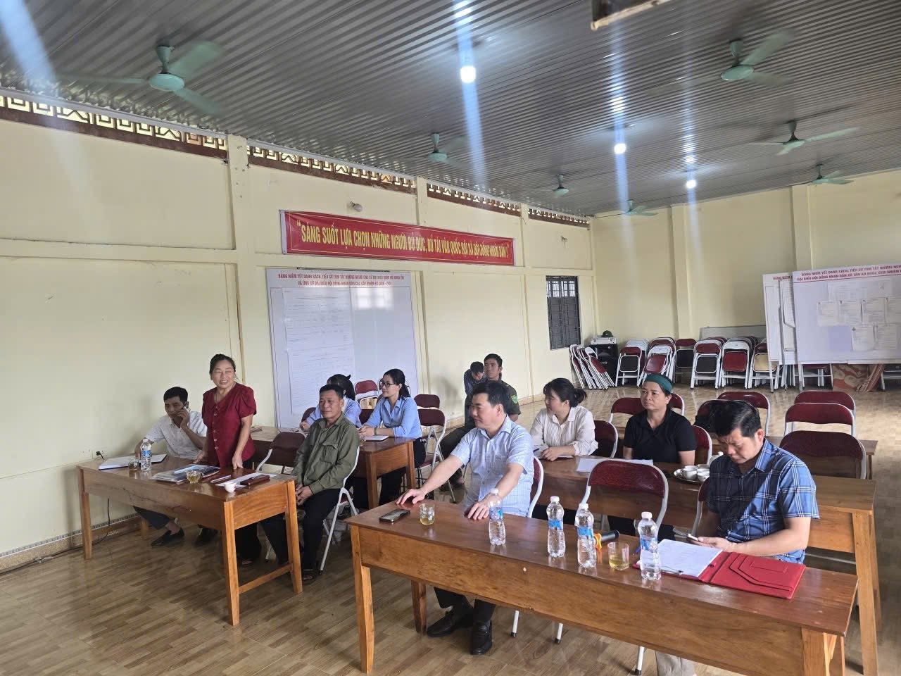 Đồng chí Nguyễn Việt Khánh, Phó Chủ tịch Ủy ban MTTQ Việt Nam tỉnh kiểm tra, nắm tình hình công tác sắp xếp thôn, bản, tổ dân phố tại các xã Yên Nguyên, Tân An và Trung Hà