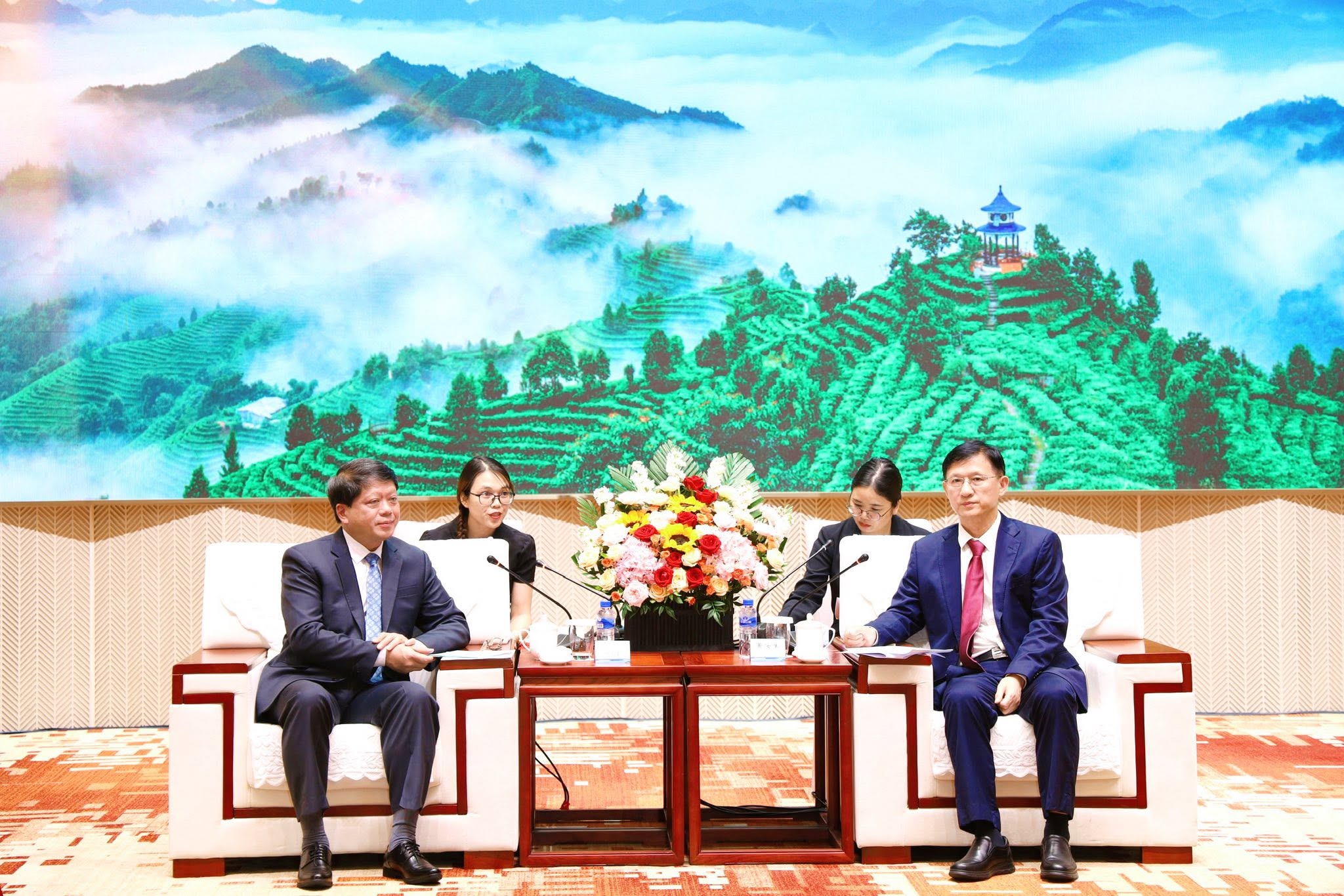 Đoàn công tác Ủy ban MTTQ Việt Nam tỉnh Tuyên Quang khảo sát một số mô hình phát triển kinh tế - xã hội tại thành phố Bách Sắc, Quảng Tây (Trung Quốc)