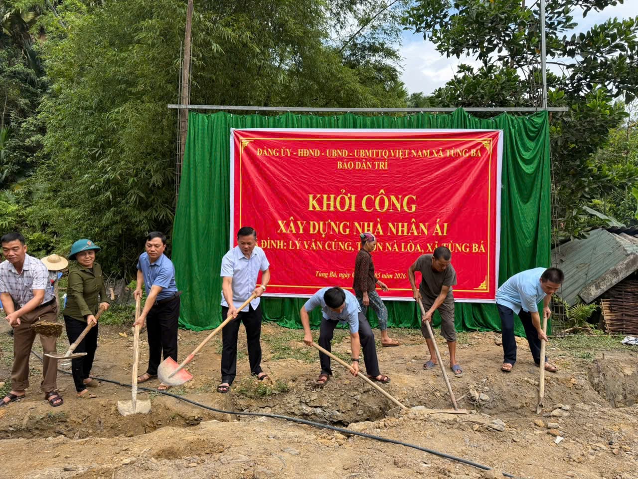 XÃ TÙNG BÁ KHỞI CÔNG XÂY DỰNG NHÀ NHÂN ÁI CHO HỘ GIA ĐÌNH CÓ HOÀN CẢNH KHÓ KHĂN