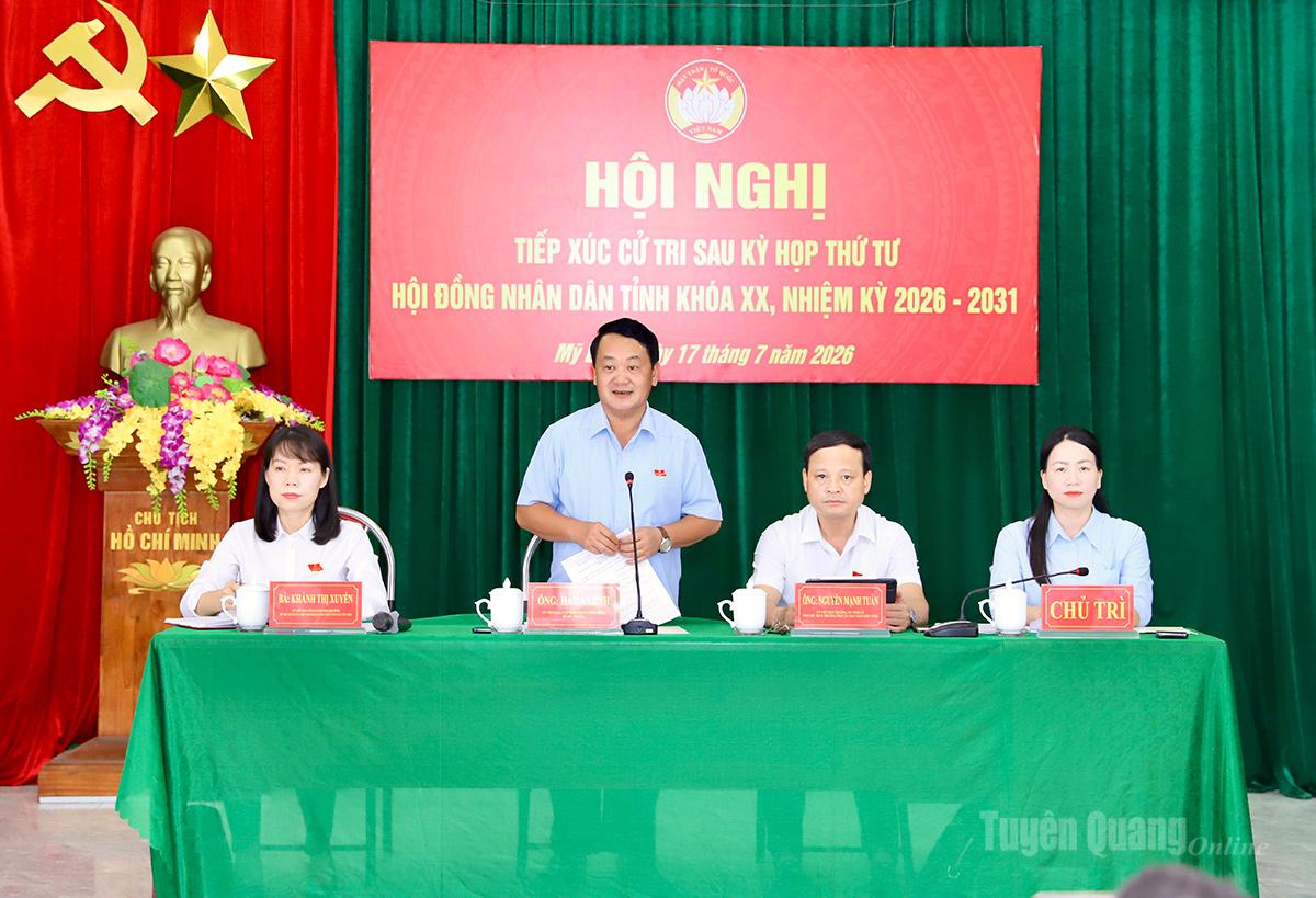 Bí thư Tỉnh ủy Hầu A Lềnh tiếp xúc cử tri phường Mỹ Lâm