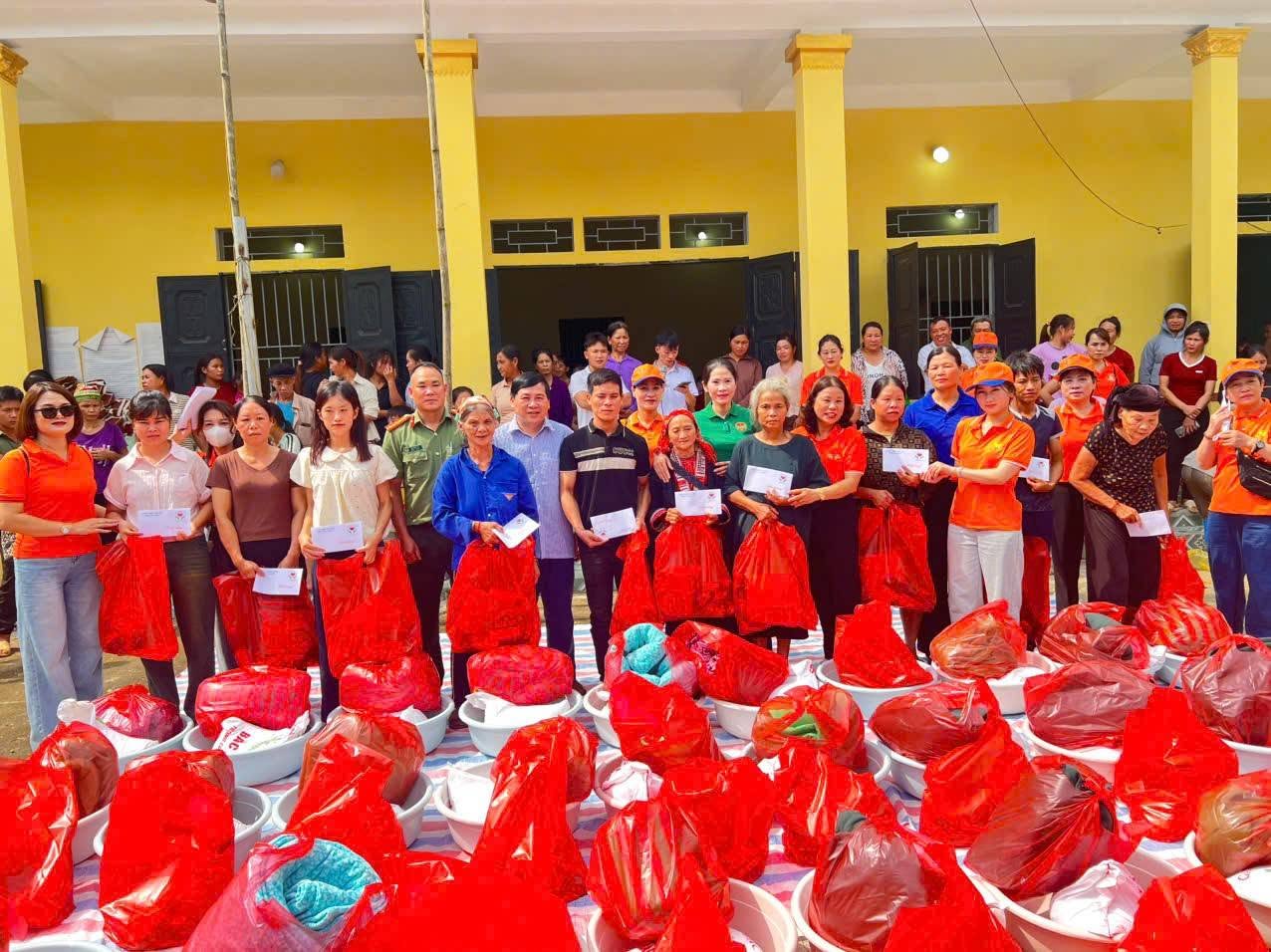 XÃ TRUNG HÀ: TRAO GỬI YÊU THƯƠNG, LAN TỎA TINH THẦN AN SINH XÃ HỘI