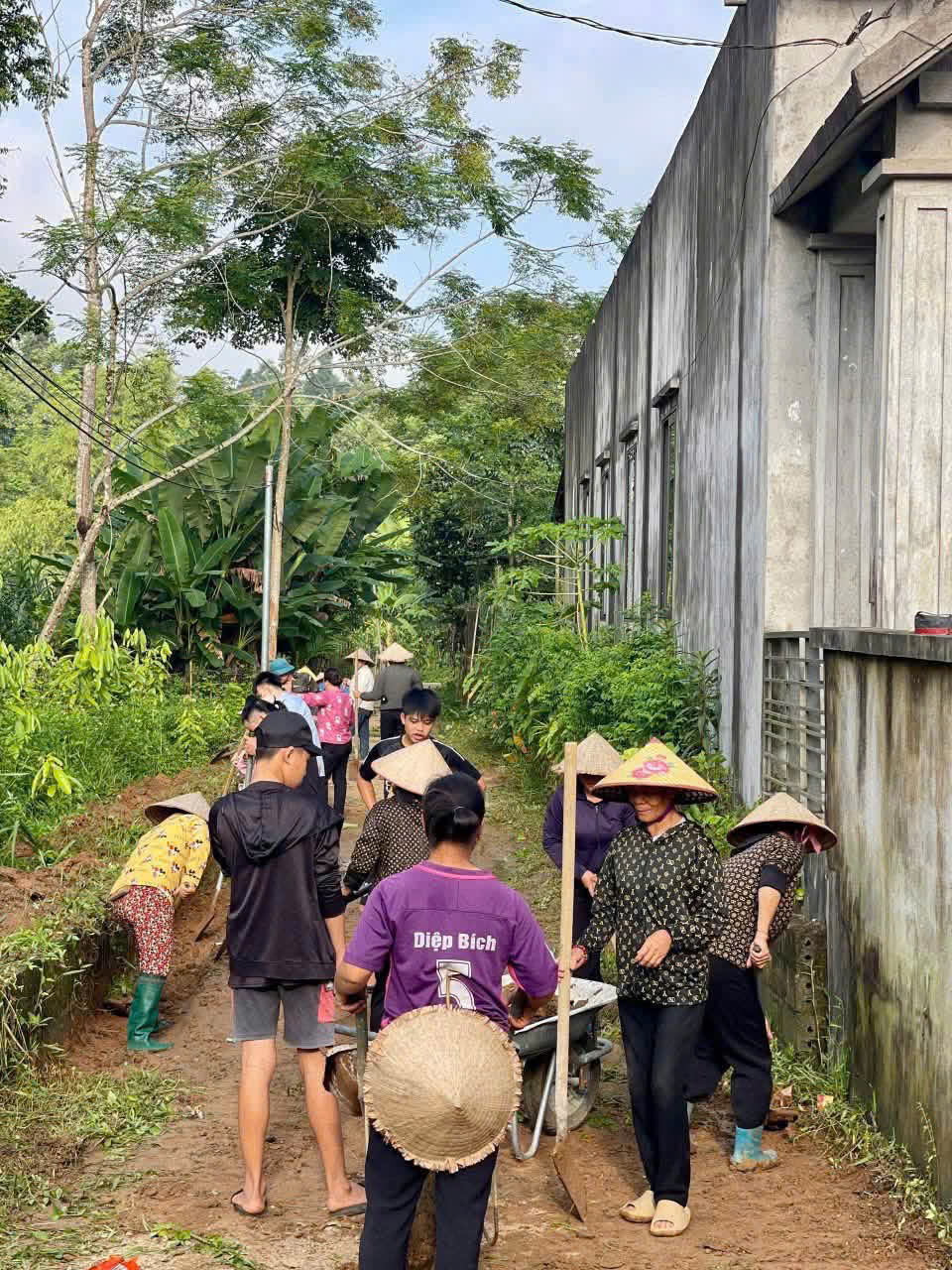XÃ BẮC QUANG: MTTQ các khu dân cư phát huy vai trò vận động Nhân dân chung tay xây dựng môi trường sáng, xanh, sạch, đẹp