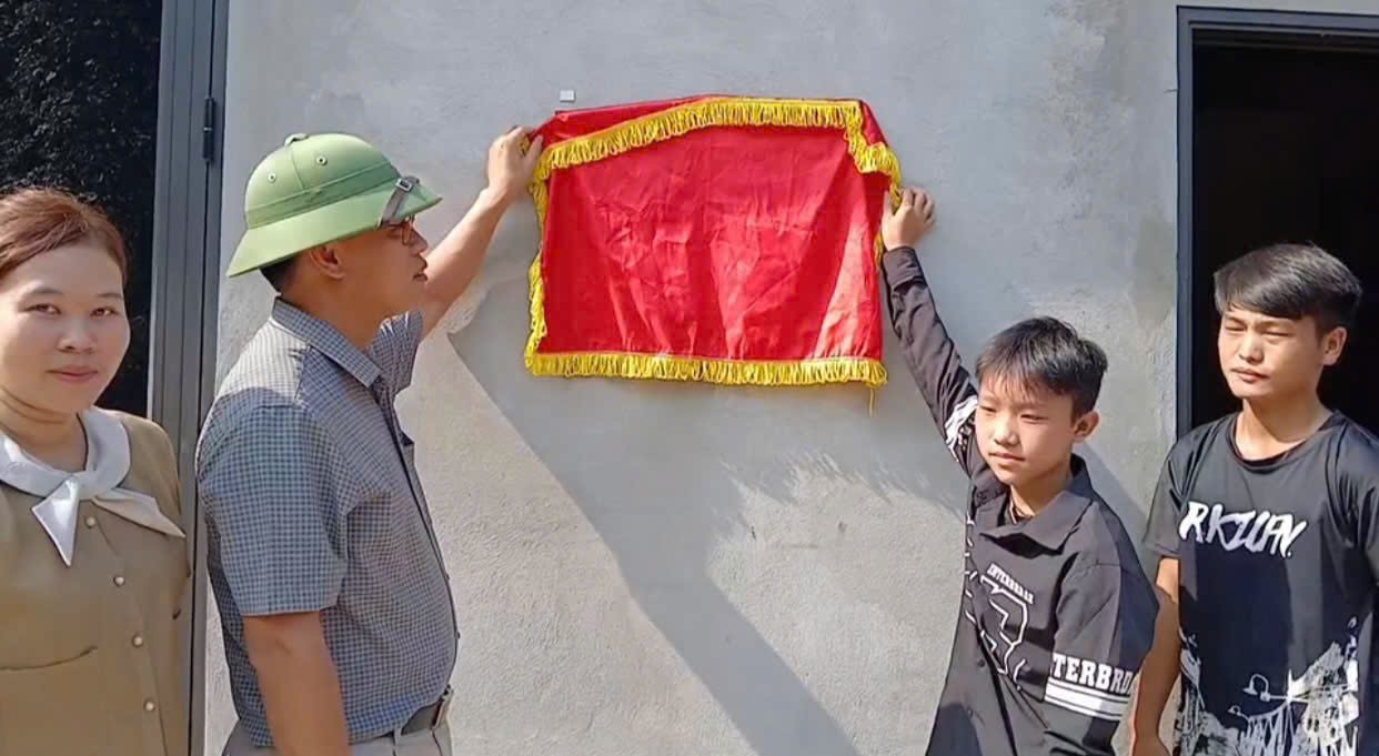 Xã Vĩnh Tuy: Bàn giao Nhà nhân ái cho trẻ mồ côi có hoàn cảnh đặc biệt khó khăn