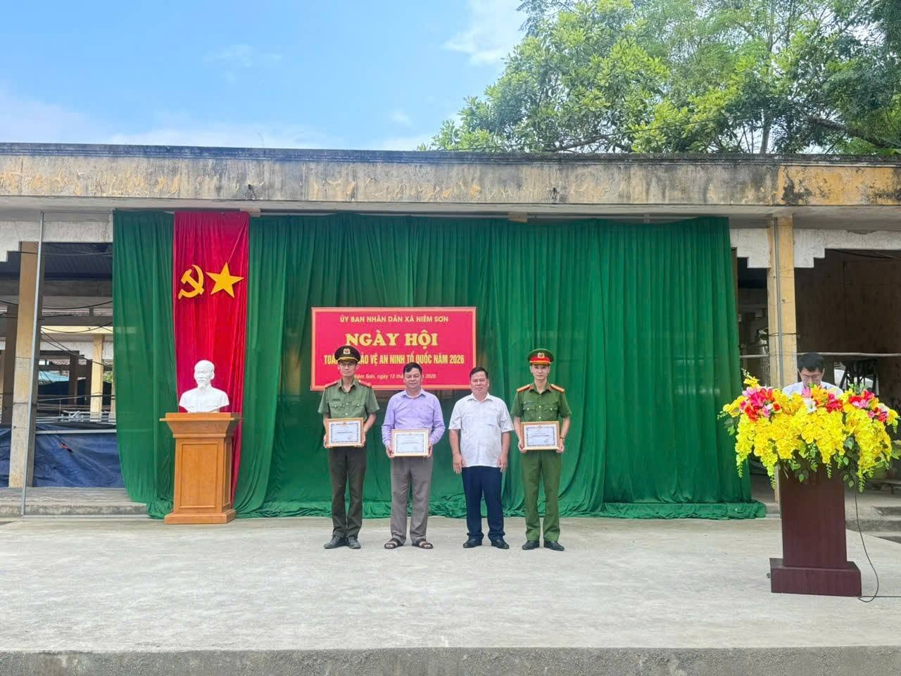 MTTQ XÃ NIÊM SƠN VINH DỰ ĐƯỢC TRAO TẶNG GIẤY KHEN TẠI NGÀY HỘI TOÀN DÂN BẢO VỆ AN NINH TỔ QUỐC NĂM 2026
