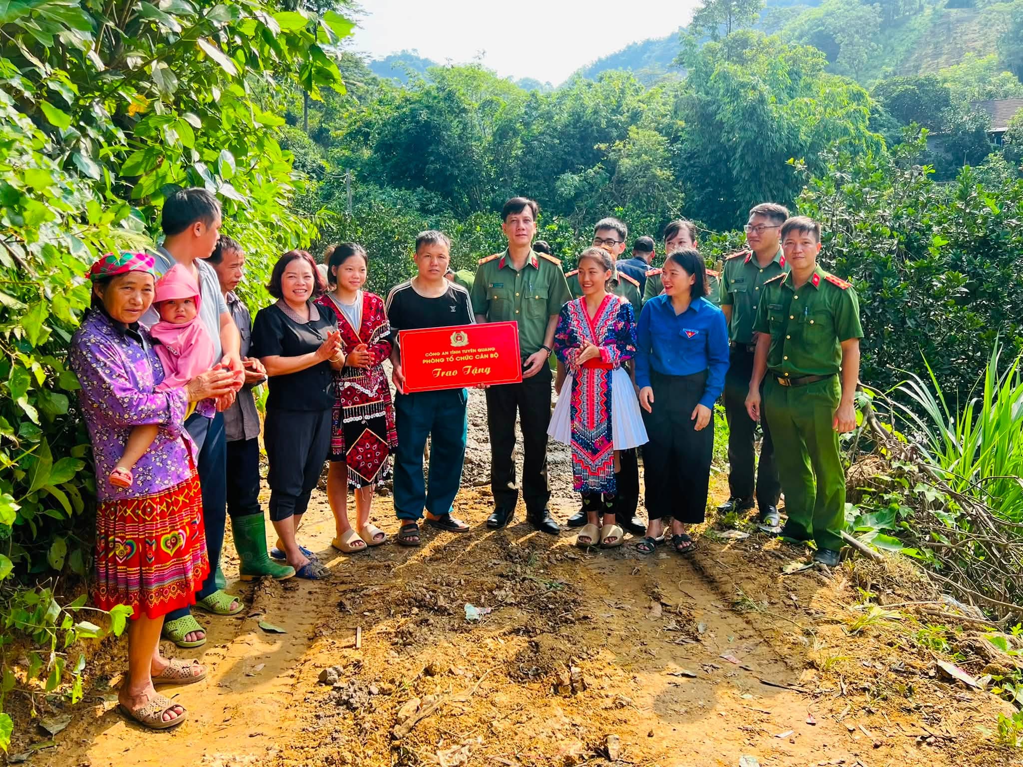 MTTQ xã Kiến Thiết phát huy sức mạnh đại đoàn kết xây dựng đường bê tông đến điểm sinh hoạt tôn giáo