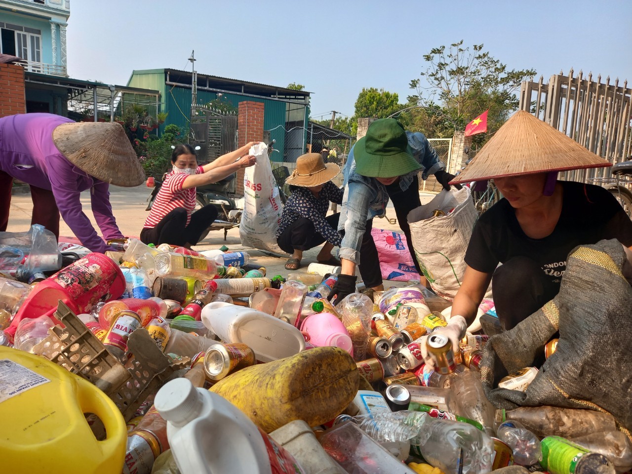 Sơn Dương: Ban công tác Mặt trận thôn tích cực thực hiện Phong ...