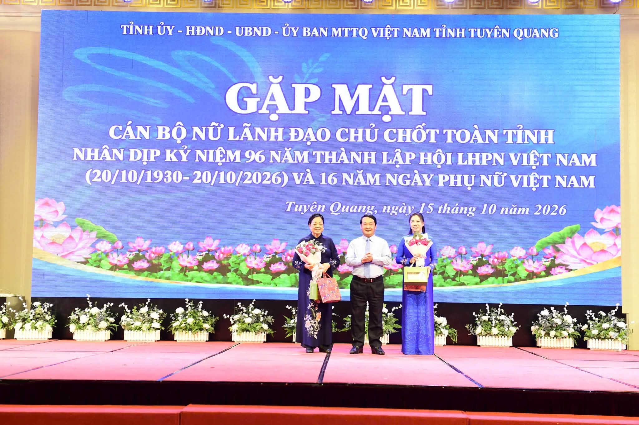 TUYÊN QUANG:  Gặp mặt tôn vinh cán bộ nữ lãnh đạo chủ chốt toàn tỉnh nhân Ngày Phụ nữ Việt Nam 20-10